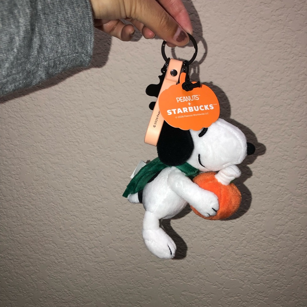 RARE LIMITED EDITION Peanuts X Starbucks Snoopy Plush Keychain w/ Orange Pumpkin